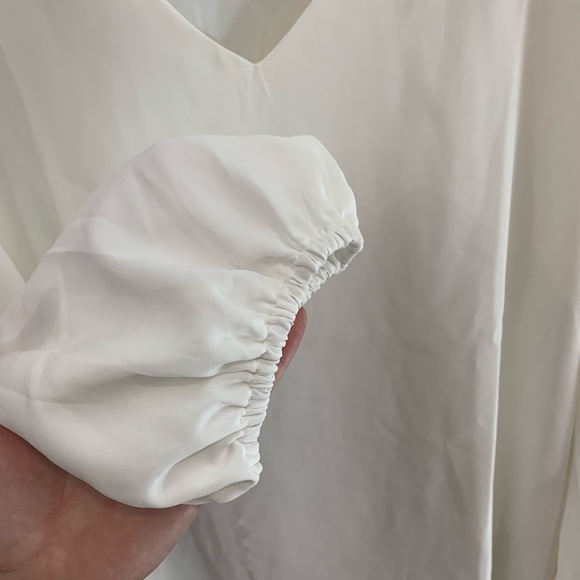 V-neck long-sleeved basic white blouse - Picture 3 of 6